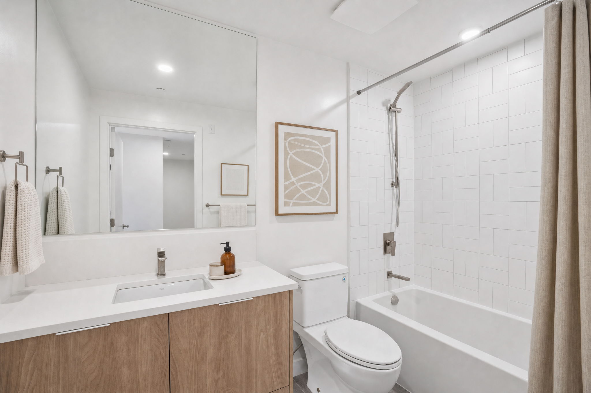 Home 402 photo 5