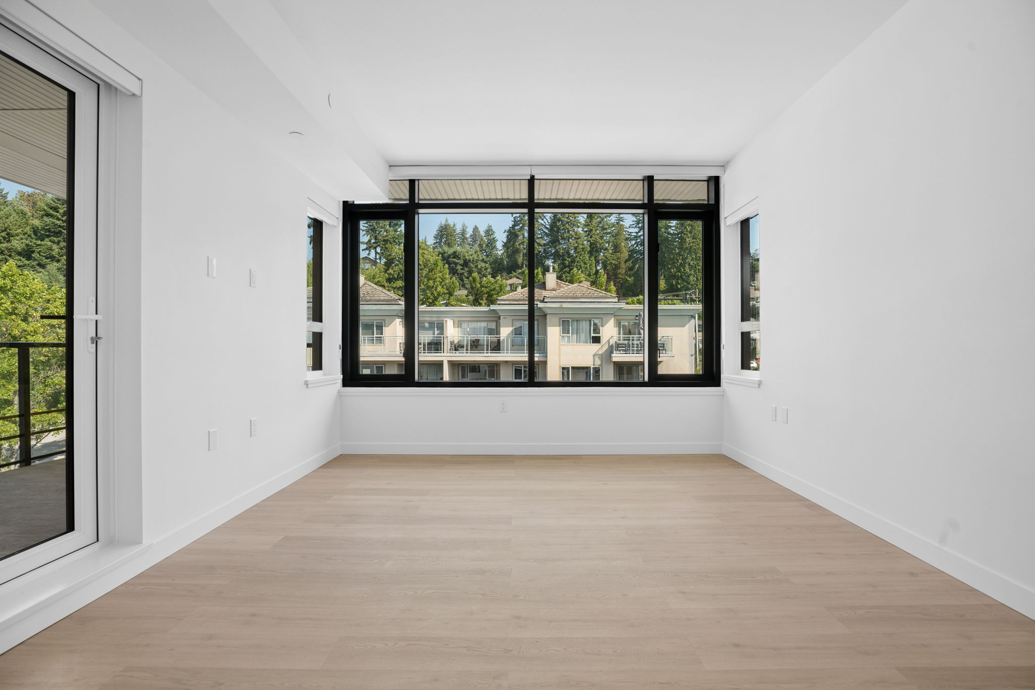 Home 402 photo 11