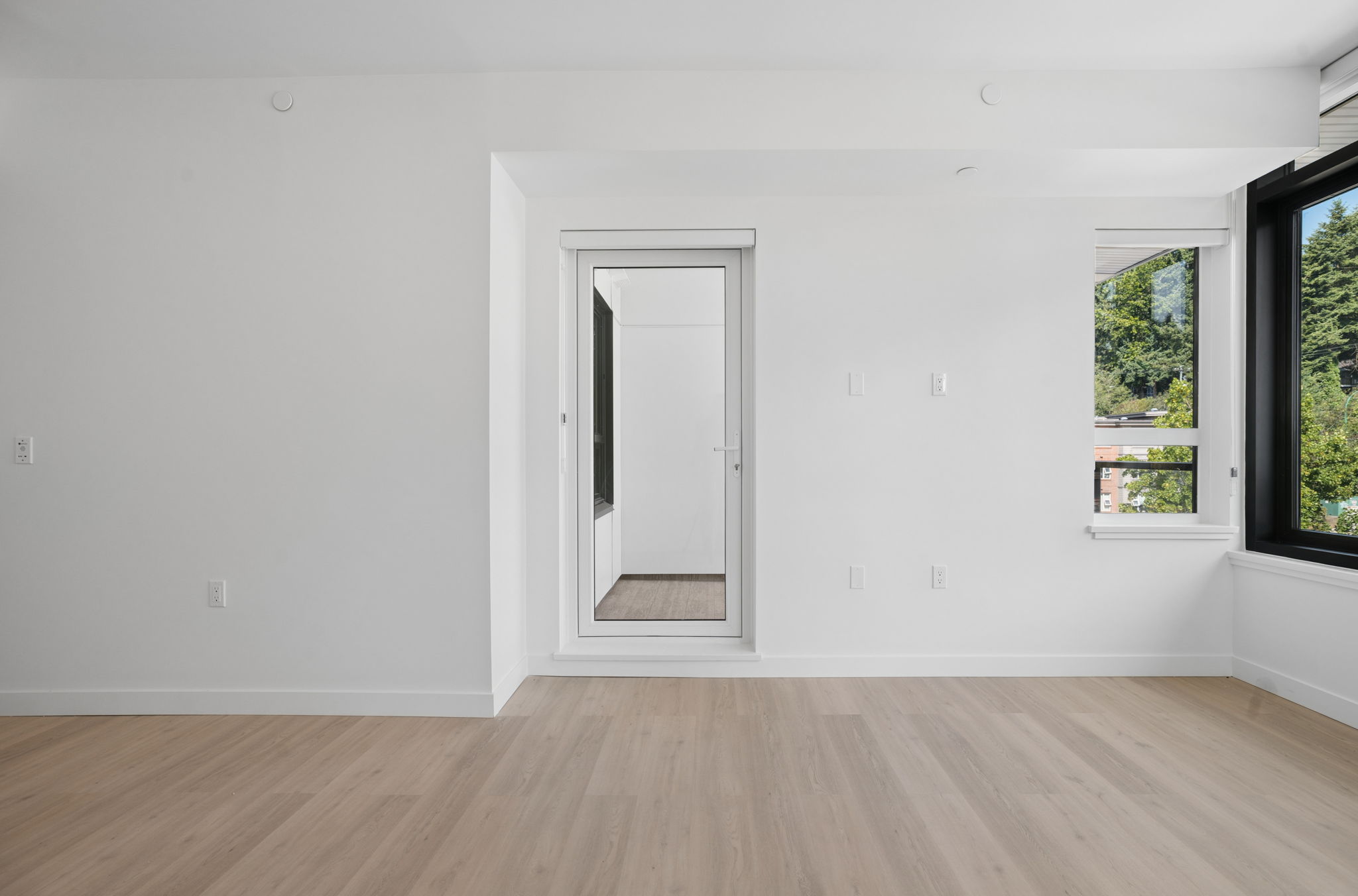 Home 402 photo 12